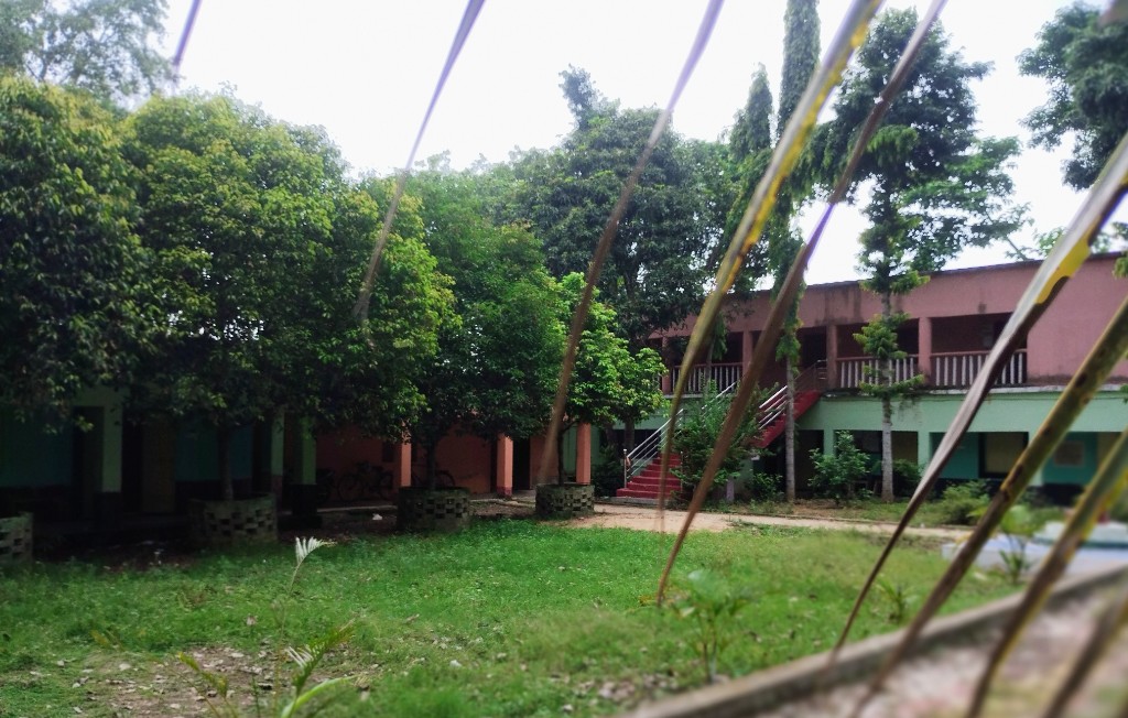 Campus lawns and classroom building surrounded by trees