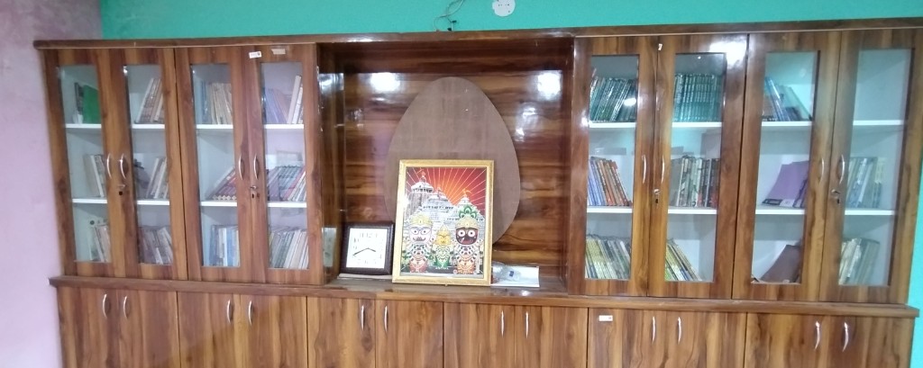 Classroom with whiteboards, display cabinet, and digital teaching screen